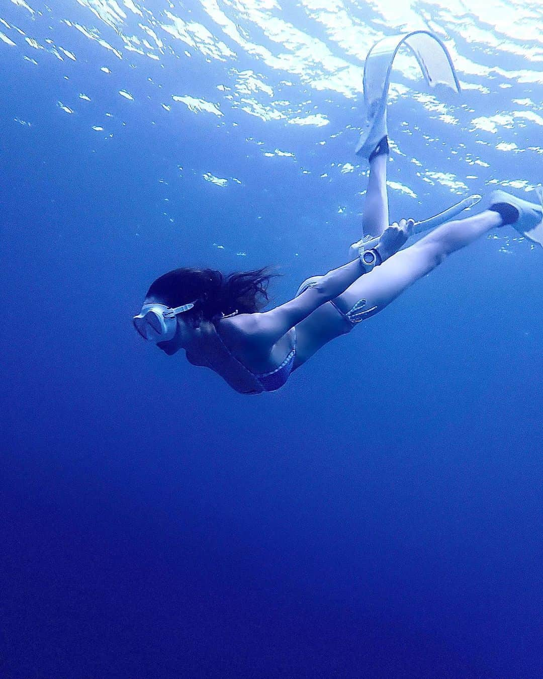 山崎みどりさんのインスタグラム写真 - (山崎みどりInstagram)「#skindiving 🤿🧜🏻‍♀️🤍  Dive computer.. @tusadiving  @tusa.japan   Long fin.. @leaderfins   Brazilian Bikini.. @sobiquinismodapraia   Diving mask.. @cressi1946   Photo by @divenuts.japan  ────────────────────────── @leaderfins  #longfin #ロングフィン#fin #瀬底島  #skindiving #スキンダイビング#スキンダイブ #longfin  #マーメイド#sesoko #sesokoisland  #leaderfins #okinawa #island #ocean #sea #underwaterphotography #underwater #skindiving #divermag #bestjapanpics #🧜‍♀️ #freediving #spearfishing#mermaid #freedive #freediver #diving #diver #freedivers #swim #swimming」7月26日 19時02分 - midori_yamasaki_