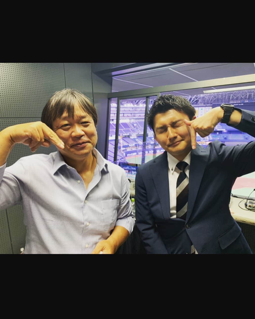 山本大貴のインスタグラム：「. オリックスバファローズ対福岡ソフトバンクホークス 実況担当でした〜⚾️  今回も解説は#小川博文 さん このコンビでオリックス2戦2敗。の涙😅 リポーターは#中島原野 さん ありがとうございました！  柳田選手、ルーキー野村勇選手のホームラン！ 甲斐選手のセーフティスクイズ、周東選手の足！ ソフトバンクの強さを感じたなぁ🤔  写真撮影時のみマスクを外しています。  #カンテレ #プロ野球」