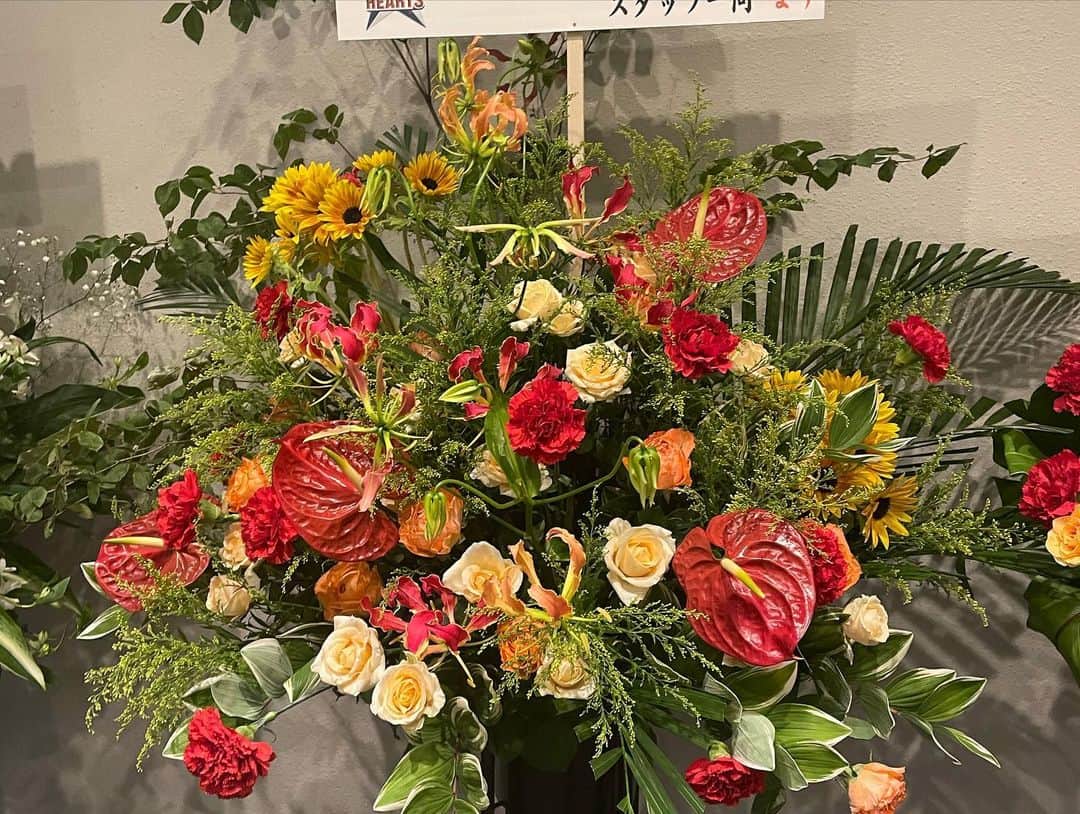 相田周二さんのインスタグラム写真 - (相田周二Instagram)「単独ライブ道徳の日本男児其ノ漆ありがとうございました！！たくさんお花頂きました！！ #道徳の日本男児 #漆 #タップ #リッキーマーティン」7月26日 20時30分 - shuji_aida