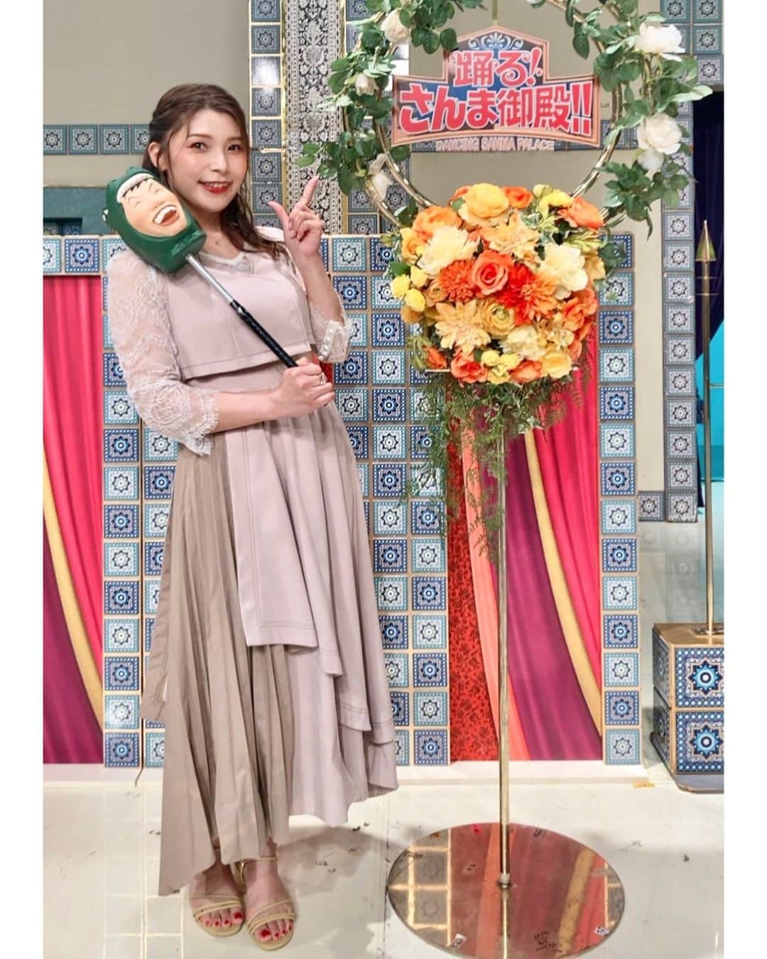 新田恵海のインスタグラム：「『踊る！さんま御殿‼︎』 出演させていただきました✨  緊張したけど、めちゃくちゃ楽しかったですー♪ 見守ってくださりありがとうございました☺️  胃のゴキゲンがわからないお年頃だけど、これからも制服は着続けちゃうんだからねっ！ よろしくお願いしますっ！笑  収録で着用させていただいた衣装、とってもお気に入りです💓  ◎ワンピース……@hdxuly ◎サンダル………@himiko_shoes ◎ネックレス……@avatejp ◎ピアス……@masaejewelry ◎リング……@mimucreate(左手人差し指)、@jugemade(右手中指重ね付け)」
