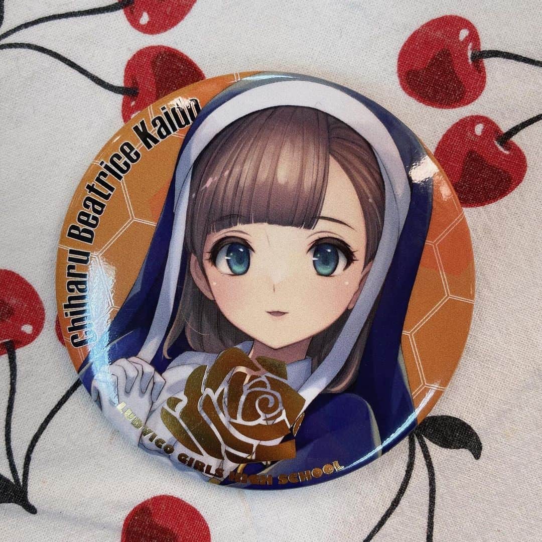軽辺るかのインスタグラム：「とにかくかわいい海堂先生…♡ ⁡ 缶バッチゲットできて うれしいでした🥳 ⁡ ⁡ #アサルトリリィ #ルド女」