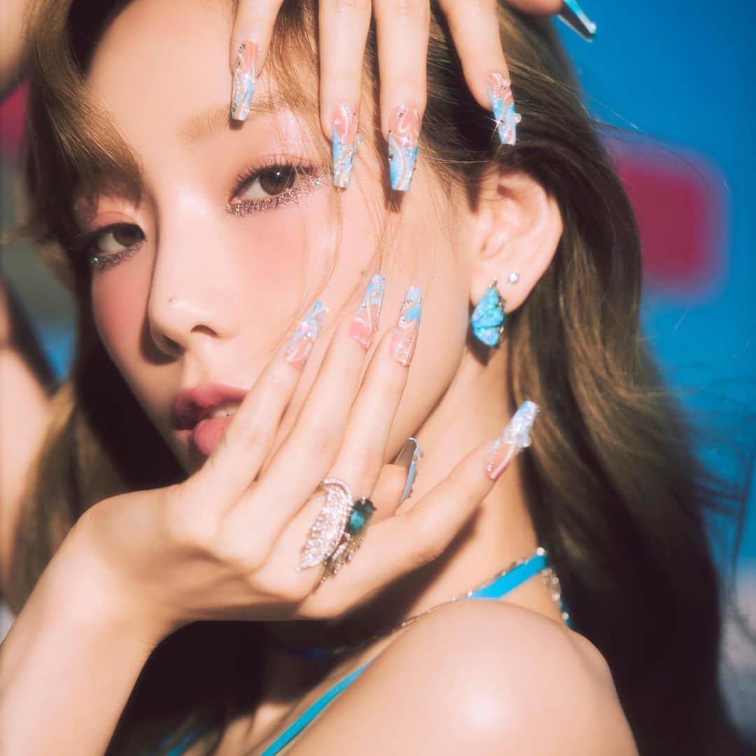 テヨン のインスタグラム：「GIRLS’ GENERATION 소녀시대 THE 7th FULL ALBUM <FOREVER 1> 2022.08.05 6pm (kst)」