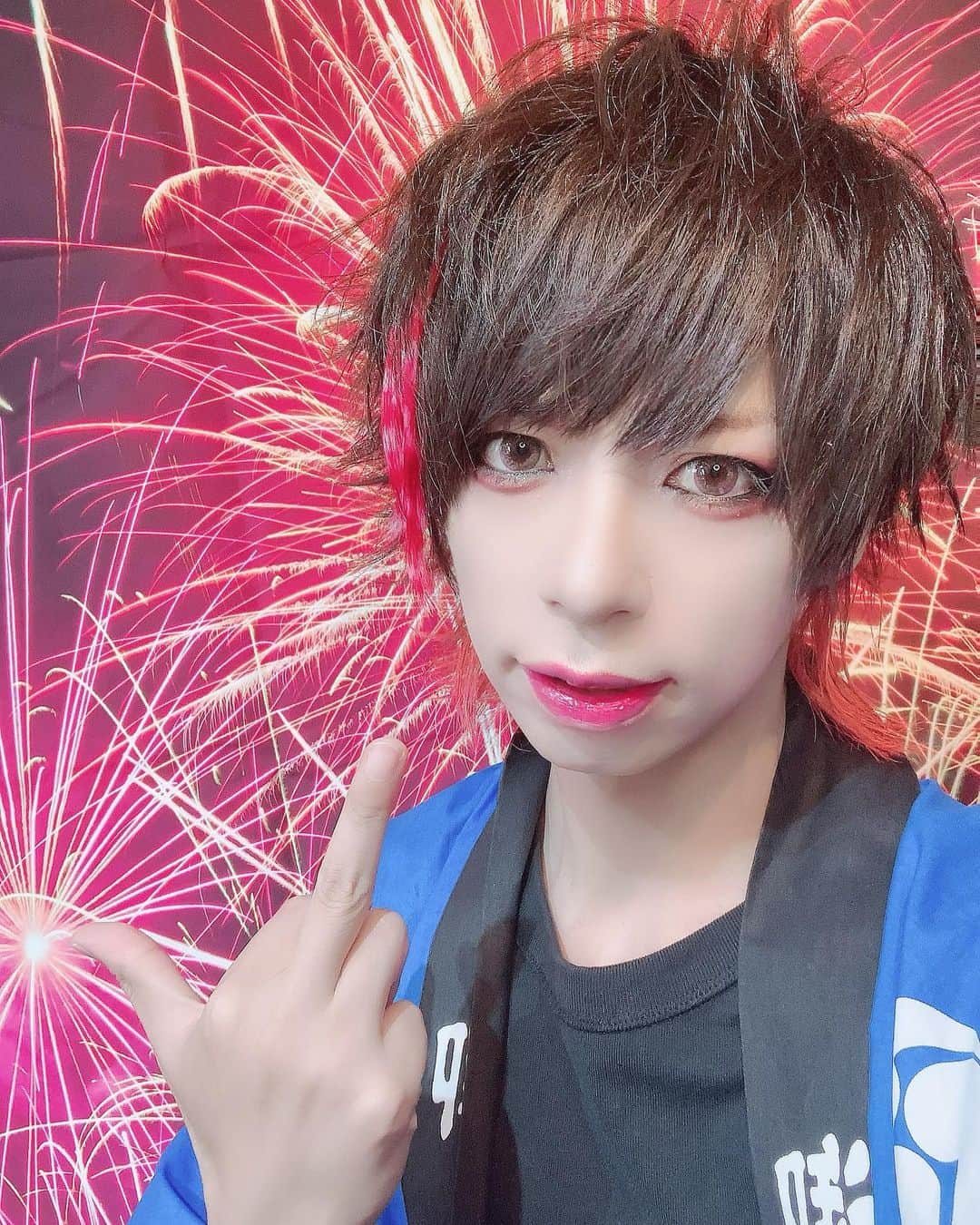 のインスタグラム：「改めて25日はHERO夏祭りワンマン来てくれてありがとう！！ とりあえずわちゃわちゃ楽しい曲ばっかりでHEROのぶっとんだ部分が沢山出たライブやったんちゃうかな？ 急遽やったけど企画して良かったしみんなも賛成してくれて良かった！ セトリも提案した曲の中からやれたし個人的に大満足！！  次回は9/12の15周年Anniversaryライブでお待ちしてます！ #hero #お祭り #ソイヤソイヤソイヤソイヤ」