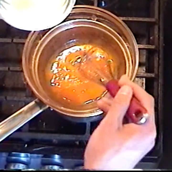 DCシューズのインスタグラム：「Not sure what to make? Aleka Lang (@tuna_tooka) and his GF, Jess Wong (@jaywongerz), show you how to make Eggs Benedict in the latest @jenkemag segment 🍳   Live now over on Jenkem’s site. 👈」
