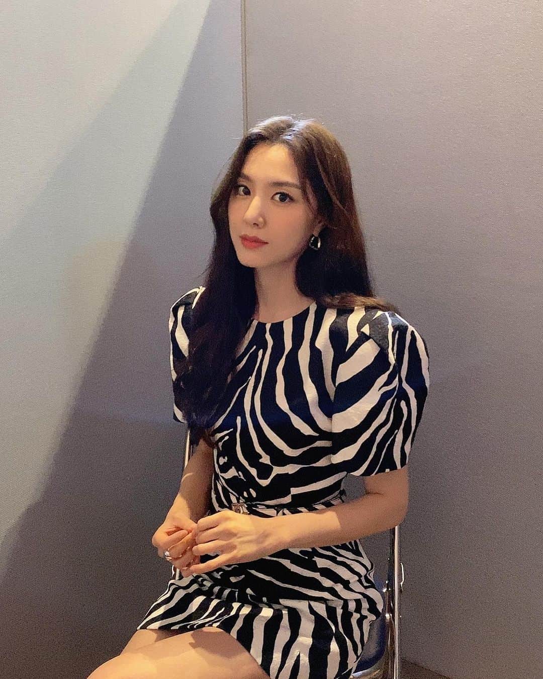 ソ・ジヘのインスタグラム：「#아다마스 오늘 첫방입니다❤️  Tvn 수요일 10시30분 많은 사랑 부탁드려요👍🏻」