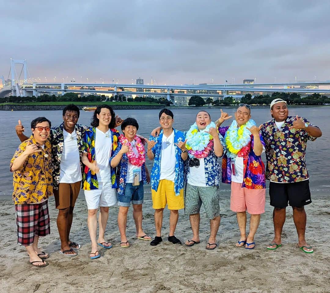 アイク・B・ヌワラのインスタグラム：「昨日収録終わった後の写メ♪ 放送詳細分かり次第投稿するね🙌🙌🙌  #同期の集まり #ブラザーアントニーさんは先輩だけど #仲いい粗品と久々の仕事で最高」