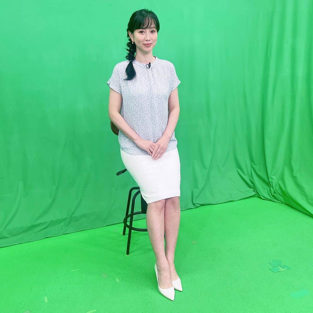 のインスタグラム：「. 夏らしい衣装 生地が涼しげでした  #衣装 #衣装合わせ #アナウンサー #アナウンサー衣装 #アナウンサーコーデ #江連裕子」