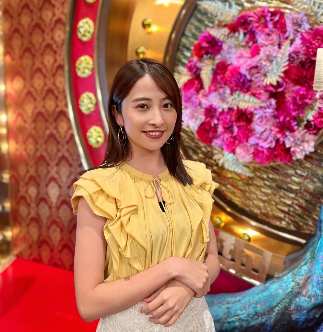 日比麻音子のインスタグラム：「このポーズは、なに、なぜ…🤔笑  先週のオオカミ少年🐺 大きなイヤリング、 ニュースではつけないので、 うれしいです🐺  7月ももうおわりなんですね。 はやいな〜はやすぎるな〜  #オオカミ少年 #金曜日　でした」