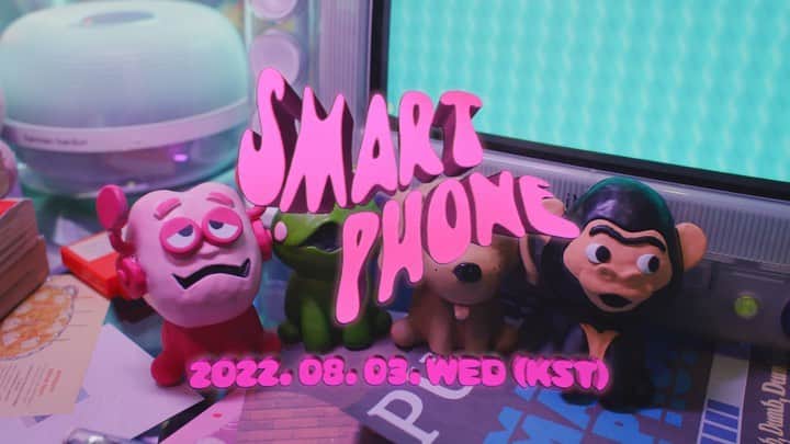 チェ・イェナのインスタグラム：「SMART PHONE📱 2022.08.03 💖💓💞 [MV teaser]👍🏻😜」