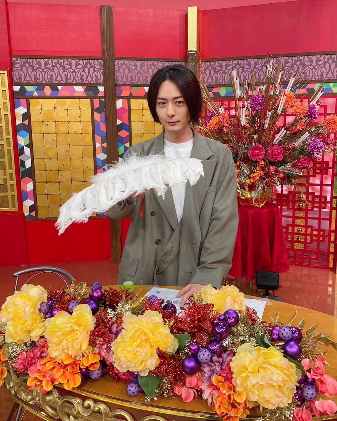 のインスタグラム：「桜の季節ですが、皆さんいかがお過ごしでしょうか。 明日7/28(木)19:00〜19:54 THE突破ファイルに出演させていただきます。 夜桜のお供に是非。 #突破ファイル#犬飼貴丈#新信長公記#春」