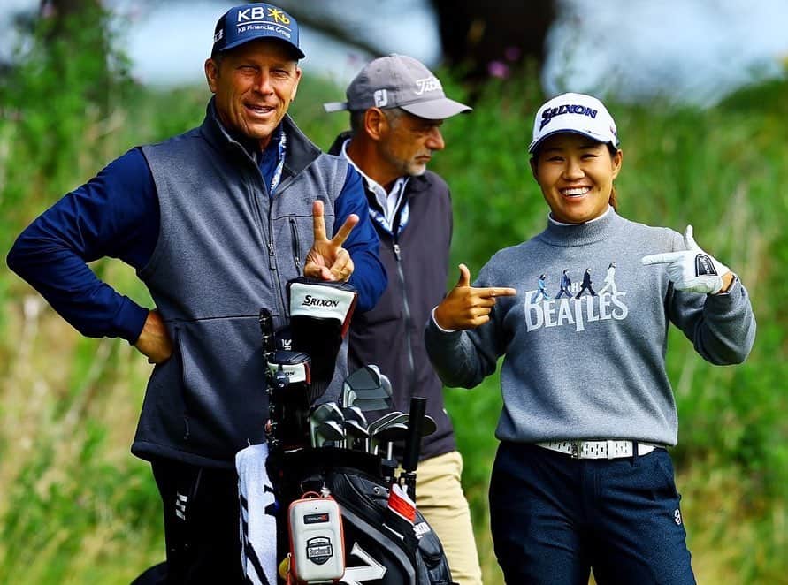畑岡奈紗のインスタグラム：「@admiral_golf_jp ×The BEATLES🇬🇧  明日からTrust Golf Women’s Scottish OPEN頑張ります🏴󠁧󠁢󠁳󠁣󠁴󠁿 @womens_scottish  @admiral_golf_jp とThe Beatlesのコラボセーター可愛い😊  ※1枚目の写真はGDO様より拝借致しました。」