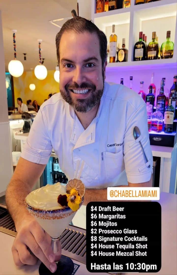 のインスタグラム：「Comenta con un Emoji que opinas de esto 😱 Happy hour todo el día hasta las 10:30pm  Y mañana noche de Mariachis en @chabellamiami  Draft Beers $4 Margaritas $6 Mojitos $6 Prosecco $2 Signature Cocktails $8 Tequila & Mezcal shots $4  #miami #doral #doralrestaurants #chabellarestaurant #chabella #chabellamiami」