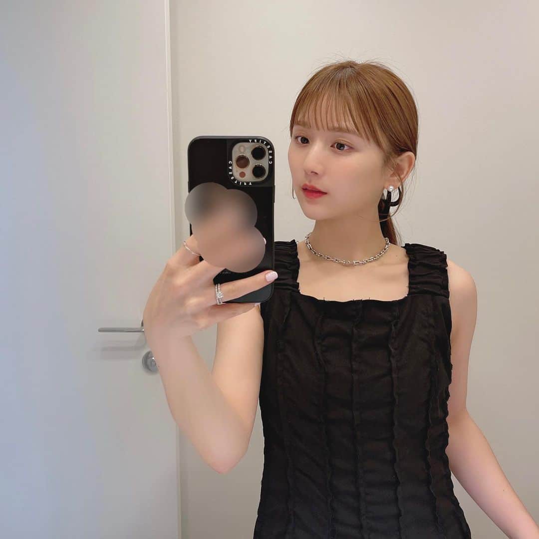 ひよんのインスタグラム：「🖤🖤  ワンピースかわいい☺️✨ zozoで買ったのだけど、購入品紹介するから お楽しみに〜🫶  @zozotown   #購入品紹介 #zozotown #ひよん」