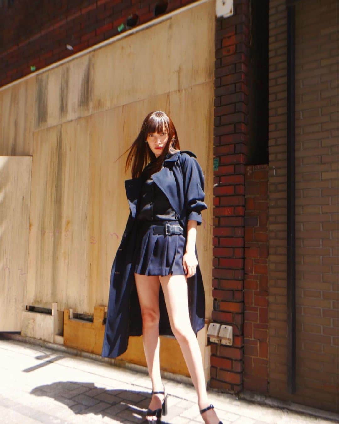 大政絢のインスタグラム：「📸🖤 @Prada  💇‍♀️✨」