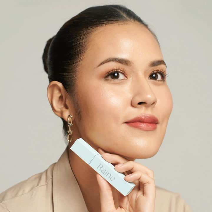 のインスタグラム：「Get ready to love yourself even more this time ‘cause #RaineBeauty products will be available for pre-order starting July 28th 2020 at 10AM.  Enjoy exclusive pre-order voucher for 5K off using the code: RAINE1ST (no minimum purchase) only at Raine Official Store in Shopee  It’s a limited offer so make sure to grab it fast!  #RaineBeauty #ConsciousBeauty #SelfLoveIsTheNewBeauryCode」