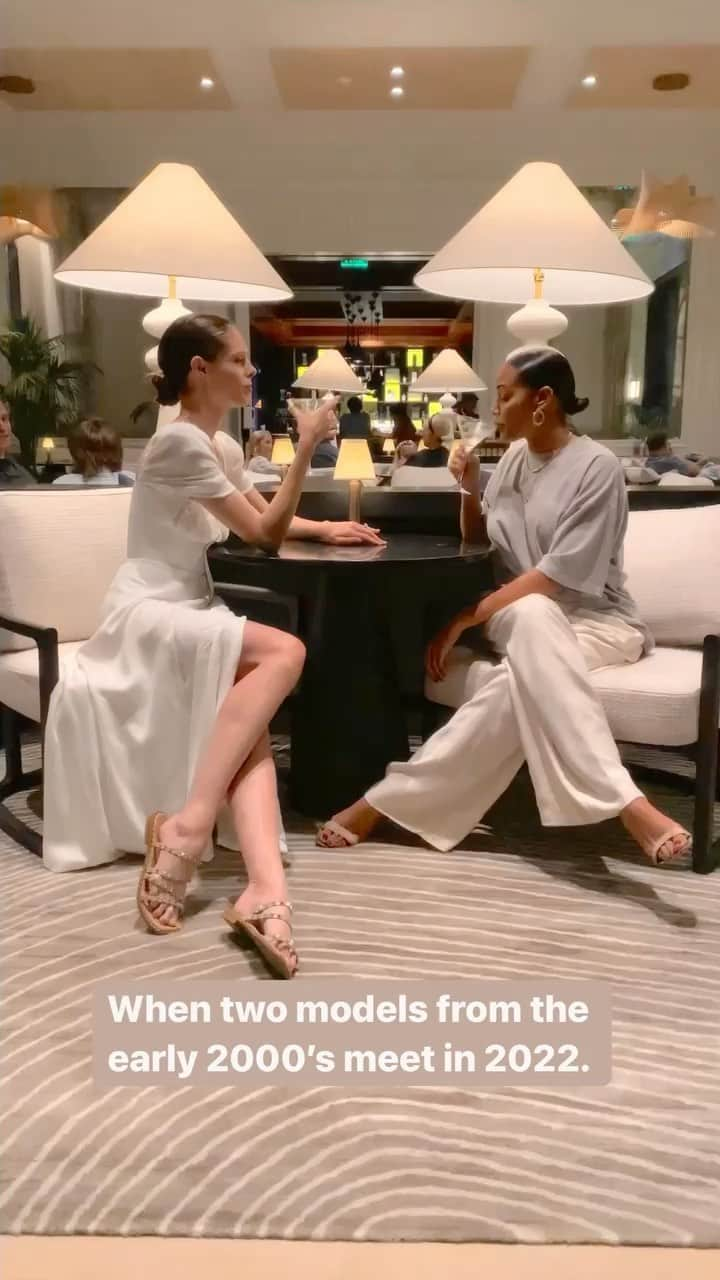 セリタ・エバンクスのインスタグラム：「Reminiscing on the good ol’ days of fashion with my girl @cocorocha Hey, look at us! 💕TikTok @SelitaEbanks 🫣」