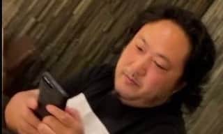 のインスタグラム：「こいつが港区の黒いアテンダー古山 二枚目には智久も写ってる AIラウンジってゆう湘南美容外科の相川がやってたラウンジから未成年とゆう事を認知しながら智久にアテンドし、持ち帰らせ、週刊誌に撮られるってゆう失態をしでかしたアホ。  こいつの周りには、湘南美容外科の相川だけやなく、AKSの窪田、伊藤ハムの伊藤、深キョンの彼氏の杉本、桜十字病院の西川、最近は元ゾゾタウンの前澤、楽天三木谷がおるわー  YouTuberやタレント・アーティストも群がっとる まだ付き合いやめてないみたいやから、近々こいつの相関図やるから楽しみにしとって！  六本木のワンオークなんかもこいつが関わって薬の温床にしとったわー  そろそろ企業の社長もタレントも女の子もYouTuberも離れんと痛い目見るでー  ま、離れてもとことんかます奴はおるけどな笑笑  みんなこいつの顔写真、拡散したってやー！！ なかなか写真出てこんやつやから笑笑」