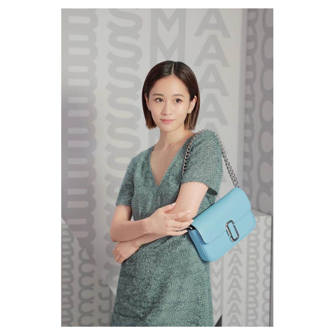前田敦子のインスタグラム：「. 明日7/29 MARC JACOBSの旗艦店が表参道にオープン👏 お祝いパーティにお邪魔してきました💜 日本初の最新コンセプトストアだそうですよ❗️ カラーがどれも本当に可愛い🧡💙💚  dress＆bag @marcjacobsjapan  #marcjacobs   #bag #dress #表参道 #party #7月 #summer #Open」