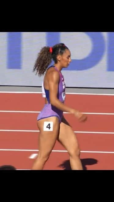 アシュリー・ネルソンのインスタグラム：「🪄✨✨👸🏽  #wchoregon22 #trackandfield #track #athletics #curlyhair #naturalhair #blackgirlmagic #greatbritain #inspiration #viral #oregon #usa」