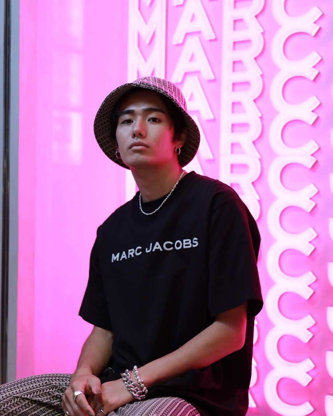 鈴々木響のインスタグラム：「MARC JACOBS🇺🇸  7月29日にMARC JACOBSの旗艦店が表参道にオープンします！ 日本発の最新コンセプトストアに一足先に行ってきました😌 とても素敵なアイテムばかりでした💙  H&M: @nobusawahitoshi   @marcjacobsjapan  #marcjacobs」