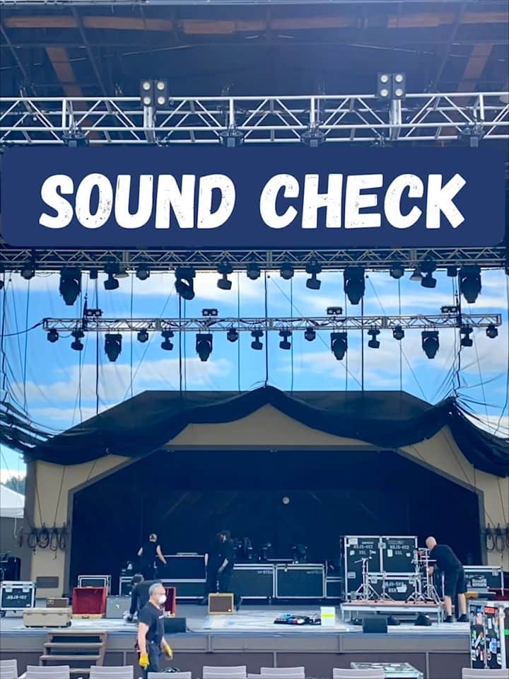 ジェイソン・ムラーズのインスタグラム：「Soundcheck with @raining_jane & @moodymill • 🎥 @billygalewood • #lalalalivesongs」
