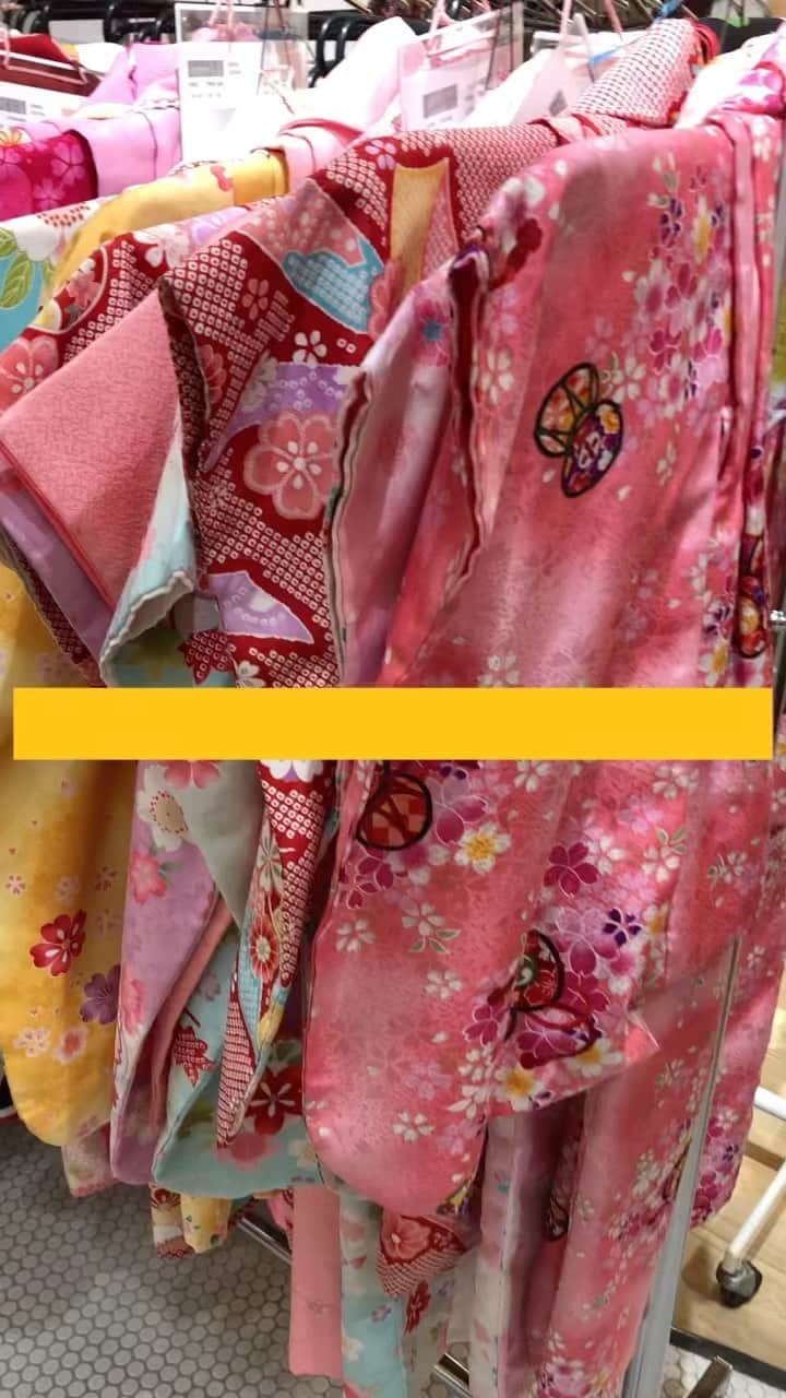 スタジオキャラットトレッサ横浜店のインスタグラム：「七五三の3歳のお着物の一部をお見せします！！ 少しでも気になるお着物がございましたら衣装見学も行っているのでぜひスタジオキャラットトレッサ横浜店へ！！お待ちしております♡  ＿＿＿＿＿＿＿＿＿＿＿＿＿＿＿＿＿＿  @caratt_tressa   📷photograph:m.miyazawa y.mitsuhashi n.ishii   #スタジオキャラット #studiocaratt #スタジオキャラットトレッサ横浜 #トレッサ横浜 #トレッサ横浜北棟２階  #753 #七五三 #七五三撮影 #753撮影 #7歳 #5歳 #3歳#フォトスタジオ#写真館#キッズスタジオ#スタジオ撮影#前撮り#記念撮影#記念写真#3歳お着物#被布」