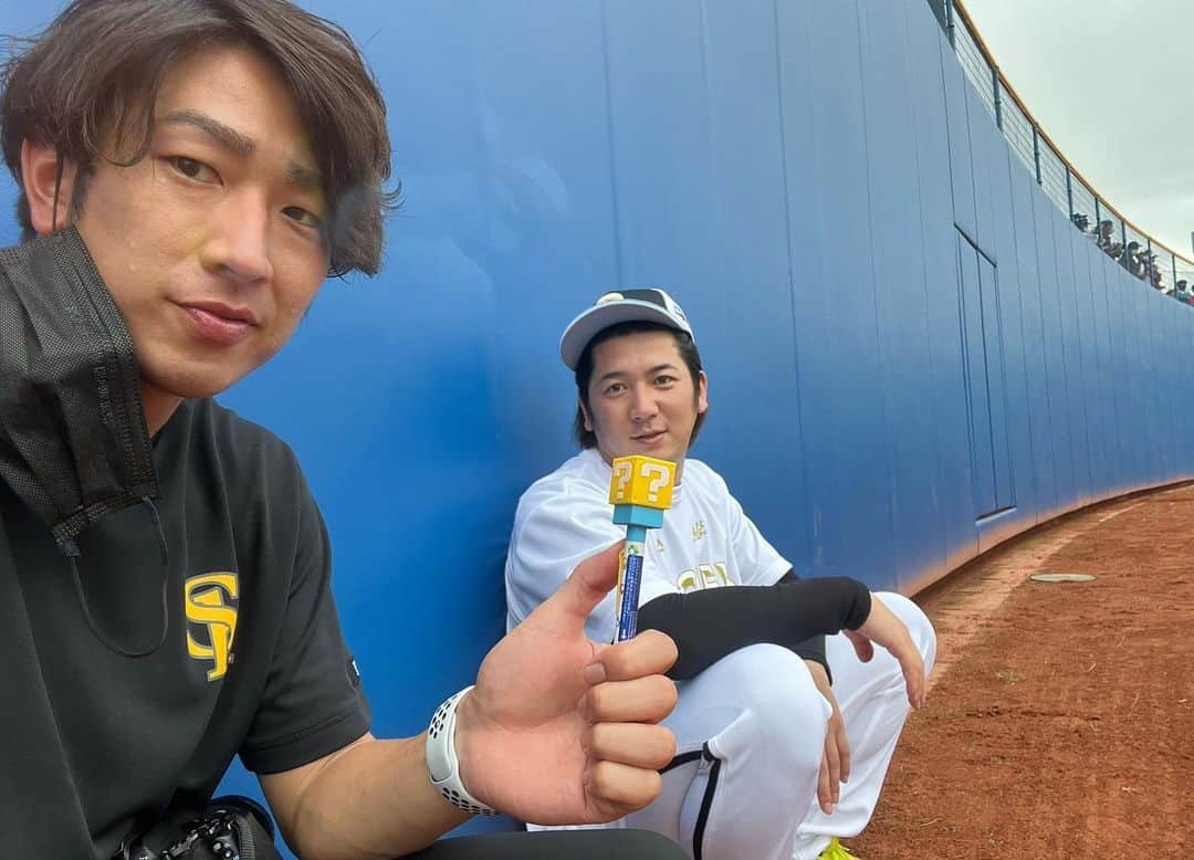 西田哲朗さんのインスタグラム写真 - (西田哲朗Instagram)「#マイナビオールスターゲーム2022  #プロ野球  #パリーグ #スーパースター #人間性 #刺激 #凄さ  #経験値 #プロ野球 #福岡ソフトバンクホークス #プロ野球選手 #柳田悠岐 選手 #東浜巨 投手 #今宮健太 選手 #牧原大成 選手 #大関友久 投手 #グラシアル 選手 #モイネロ 投手 #広報 #西田哲朗  #usj #マリオ #ボールペン #好き #アイテム   今年もオールスターに2試合帯同させていただきました。 本当に貴重な経験をさせていただき感謝です。  本当に色々な面でプロ野球選手の凄さを感じる2日間となり、刺激をもらいました。 改めて頑張っていかなければならないと思いました。  みんな本当にかっこよかったです！！  明日からペナントレース後半戦が再開です！ ホークスは首位ですが、パリーグは混戦です。  絶対にリーグ優勝、日本一を達成できるように、チーム一丸、全国のホークスファンの皆様、九州、福岡がひとつになって戦って、笑ってシーズンを終えれるようにしたいものです！  コロナ禍で大変な状況が続きますが、力を合わせて乗り切っていきましょう！  1.オールスターホークス集合写真 ※撮影してくれた方に感謝  2.オールスターホークス集合写真  3.宗選手(Bs)×牧原選手※マリオ  4.柳田選手×山本投手(Bs)※マリオ  5.西田×元チームメイト小野投手(M)※福岡出身※マリオ  6.モイネロ投手※マリオ  7.松井投手(E)×西田×小野投手(M)×則本投手(E)   8.西田×師匠マリーンズ梶原広報#関西大学   9.モイネロ投手※マリオ  10.今宮選手※マリオ  🤏🥸🖊💕」7月28日 14時46分 - nishidatetsuro