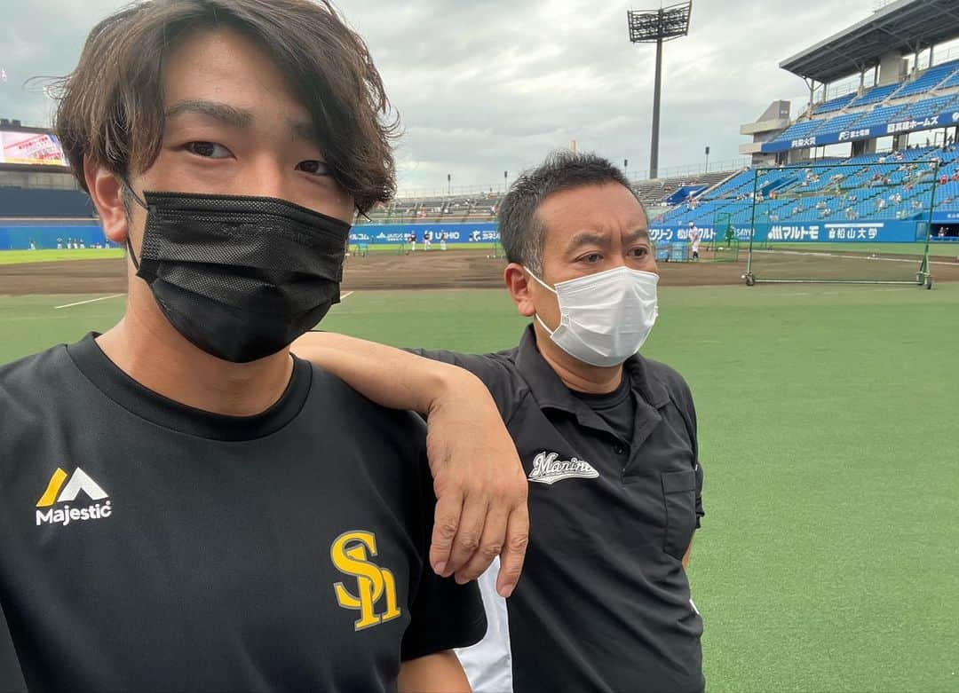 西田哲朗さんのインスタグラム写真 - (西田哲朗Instagram)「#マイナビオールスターゲーム2022  #プロ野球  #パリーグ #スーパースター #人間性 #刺激 #凄さ  #経験値 #プロ野球 #福岡ソフトバンクホークス #プロ野球選手 #柳田悠岐 選手 #東浜巨 投手 #今宮健太 選手 #牧原大成 選手 #大関友久 投手 #グラシアル 選手 #モイネロ 投手 #広報 #西田哲朗  #usj #マリオ #ボールペン #好き #アイテム   今年もオールスターに2試合帯同させていただきました。 本当に貴重な経験をさせていただき感謝です。  本当に色々な面でプロ野球選手の凄さを感じる2日間となり、刺激をもらいました。 改めて頑張っていかなければならないと思いました。  みんな本当にかっこよかったです！！  明日からペナントレース後半戦が再開です！ ホークスは首位ですが、パリーグは混戦です。  絶対にリーグ優勝、日本一を達成できるように、チーム一丸、全国のホークスファンの皆様、九州、福岡がひとつになって戦って、笑ってシーズンを終えれるようにしたいものです！  コロナ禍で大変な状況が続きますが、力を合わせて乗り切っていきましょう！  1.オールスターホークス集合写真 ※撮影してくれた方に感謝  2.オールスターホークス集合写真  3.宗選手(Bs)×牧原選手※マリオ  4.柳田選手×山本投手(Bs)※マリオ  5.西田×元チームメイト小野投手(M)※福岡出身※マリオ  6.モイネロ投手※マリオ  7.松井投手(E)×西田×小野投手(M)×則本投手(E)   8.西田×師匠マリーンズ梶原広報#関西大学   9.モイネロ投手※マリオ  10.今宮選手※マリオ  🤏🥸🖊💕」7月28日 14時46分 - nishidatetsuro