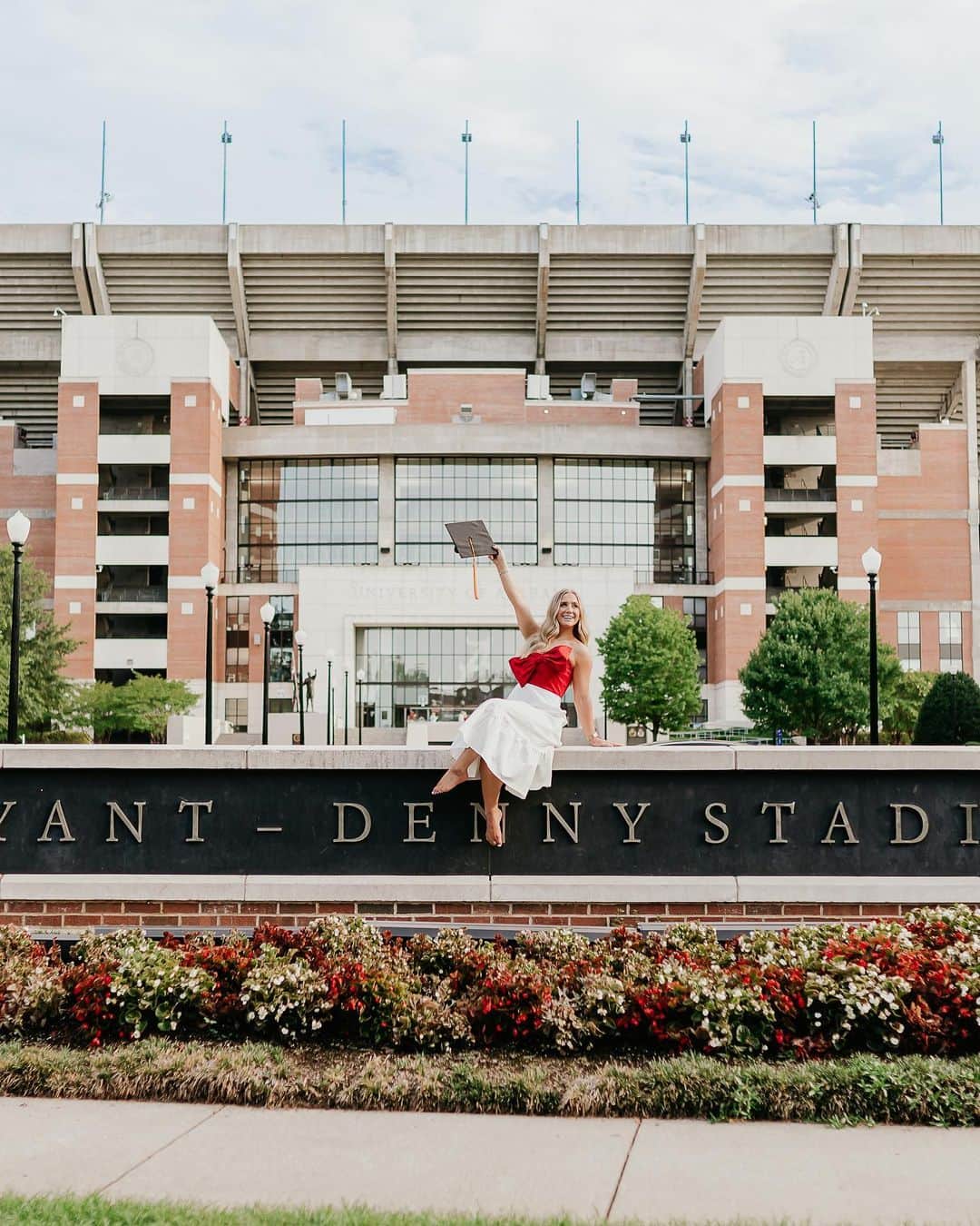 ベイリー・キーのインスタグラム：「To the past 5 years…thank you. Thank you for the some of the best and hardest years of my life. I’m leaving this university a better version of myself and I’m so proud of the girl in these pictures. Forever thankful for the opportunities I have been given and so excited for what’s to come. Roll Tide. ❤️」