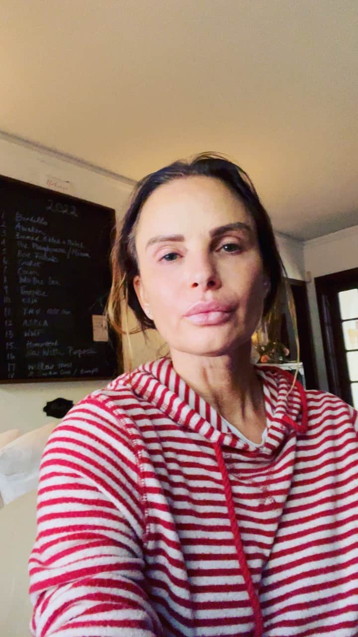 ガブリエル・アンウォーのインスタグラム：「WTF?」