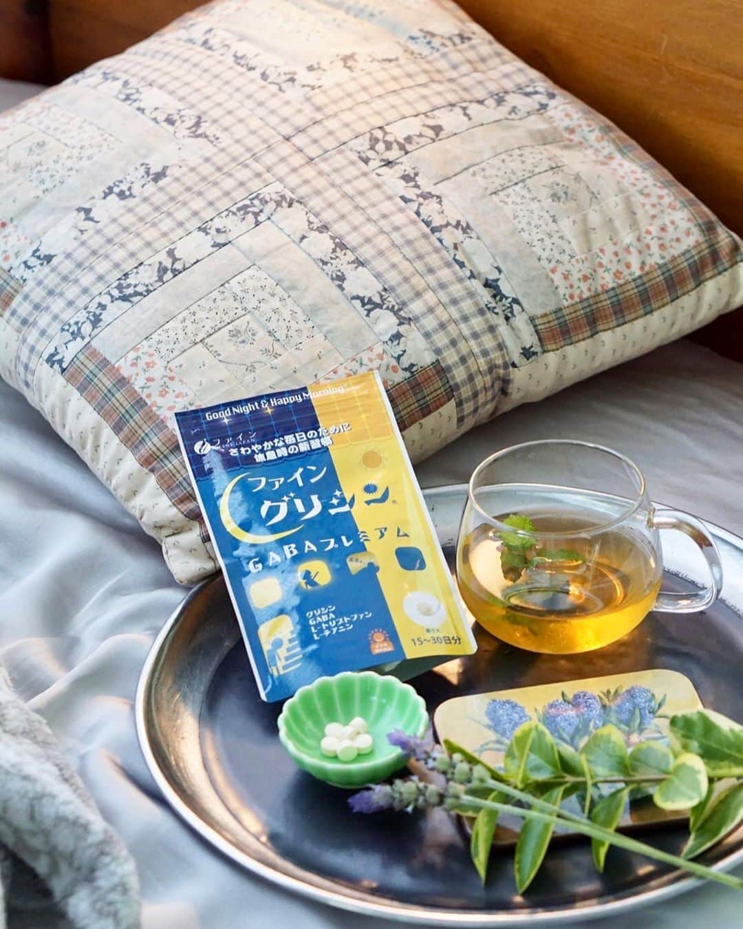 amiのインスタグラム：「Favorite supplement  前回もご紹介した、話題の グリシンGABAプレミアム 2袋目に突入しました❤️ @finesuperfood  ファイングリシンGABAプレミアムは サプリ感覚の続けやすい錠剤タイプ⭕️  グリシン450mg、GABA400mg、 L-テアニン50mg、L-トリプトファン50mgを 配合しています✨  とっても飲みやすくて続けやすいので、 続けています✨  休息をサポートし、健康維持の習慣に役立つし 飲む事で体も軽くなっている気がします😍  休息不足の方、是非チェックしてみてね❤️ 持ち運び便利なアルミ袋タイプです✨  #sponsored#finejapan#ファイングリシンGABAプレミアム#ファイングリシン#グリシン#GABA」