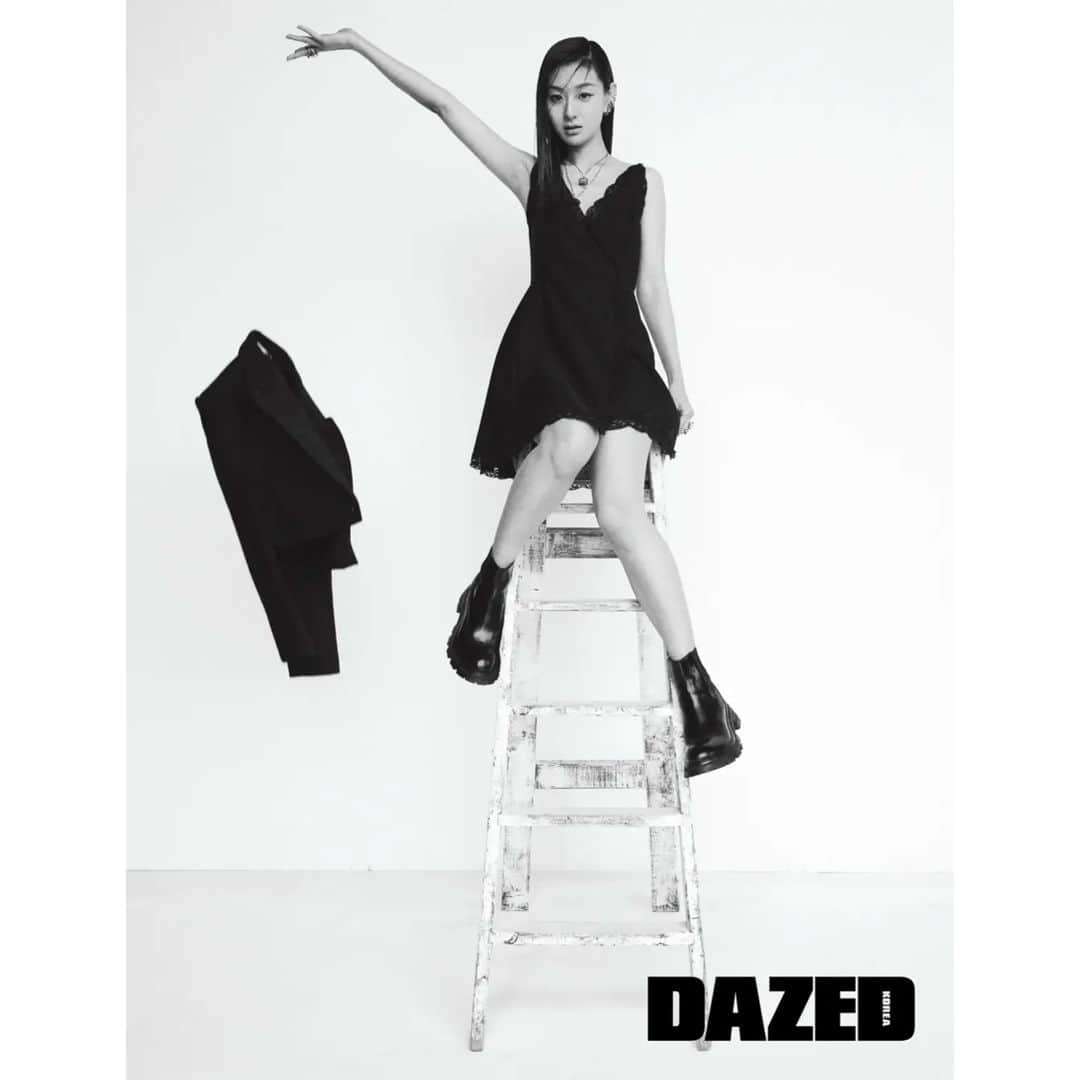 玄里のインスタグラム：「@dazedkorea Magazine August issue with 12pages!  아직사진 많아요!ㅎ DAZED KOREA 8월호 확인해주세요🕷🕸  12ページにわたって、写真+インタビューして頂きました！日本では蔦谷書店、もしくはDazedオンラインからどうぞ😘」