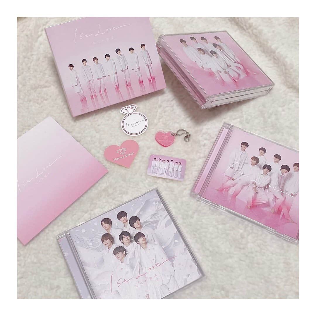 NANAのインスタグラム：「𓈒𓂂𓏸 𝟷𝚜𝚝 𝚊𝚕𝚋𝚞𝚖 『𝟷𝚜𝚝 𝙻𝚘𝚟𝚎』💿」