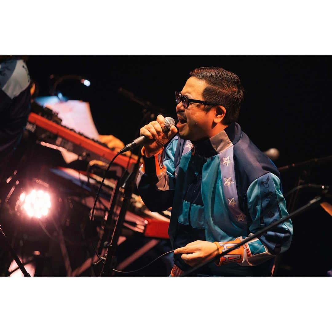 思い出野郎Aチームのインスタグラム：「思い出野郎Aチーム 7月31日(日) 「FUJI ROCK FESTIVAL '22」 出演キャンセルのお知らせ   思い出野郎Aチームのボーカル・トランペット担当 高橋一と、 トロンボーン担当 山入端祥太が都内の医療機関にてPCR検査を実施したところ、 27日に新型コロナウイルス感染症の陽性と判定されました。 両名は保健所、医療機関等の指導の下、静養中となります。  そのため、直前でのご案内となり大変申し訳ございませんが、  7月31日(日) 　FUJI ROCK FESTIVAL '22  への出演をキャンセルさせていただきます。  ライブを楽しみにしてくださっていた皆様並びに関係者の皆様には ご心配とご迷惑をおかけし、心よりお詫び申し上げます。 何卒ご理解の程、よろしくお願い申し上げます。   2022年7月28日 株式会社カクバリズム 思い出野郎Aチーム」