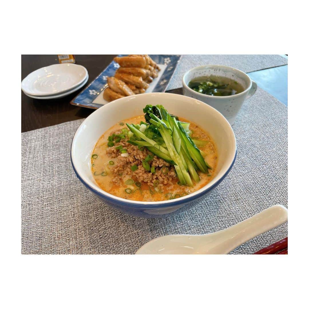 後藤晴菜さんのインスタグラム写真 - (後藤晴菜Instagram)「冷やし坦々麺ランチ。 豆乳を使って簡単にできました☺️ 冷やしすぎないようにワカメスープも添えて。」7月28日 14時08分 - haruna_goto