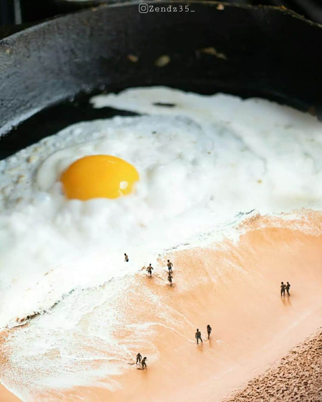 Eggs Conceptのインスタグラム：「Summer time 🌊🍳 by 👉 Özge Yildiz @zendz35_ 👈  #özgeyıldız #eggsconcept」