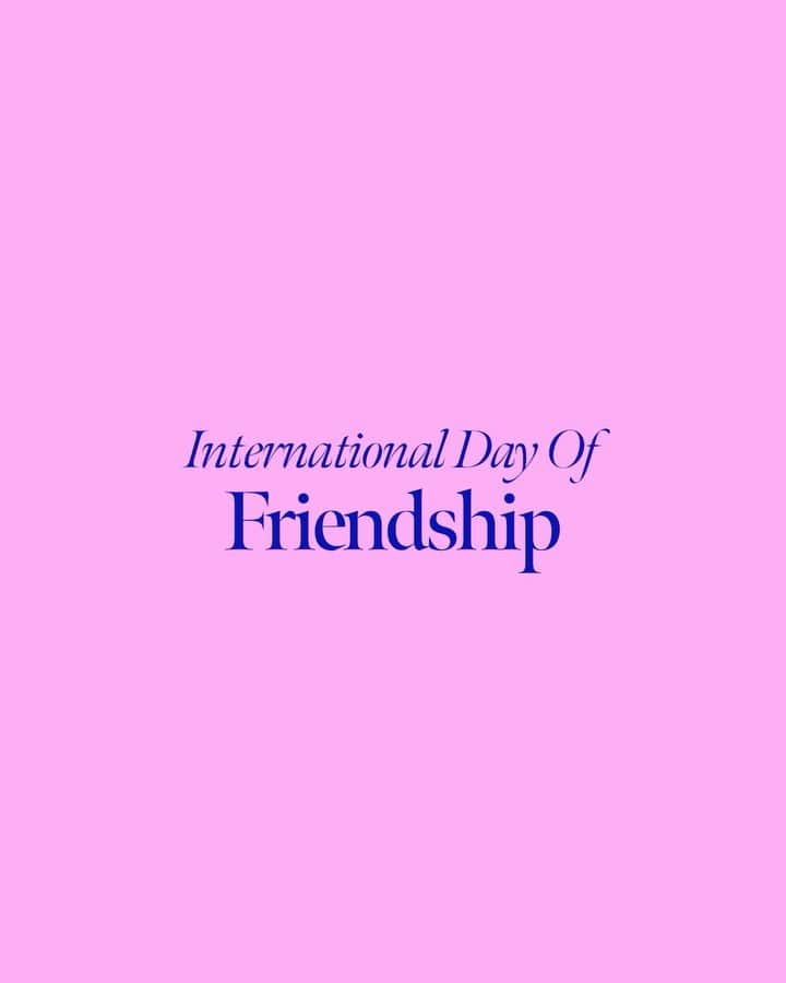 フィオレッリのインスタグラム：「To celebrate International Day of Friendship this Saturday we have teamed up with the wonderful @wordswithwineuk to give one lucky winner and their bestie to win a Fiorelli and Words With Wine bundle 🎒🍷📕  Words With Wine are the UK’s first book and wine subscription service that delivers a mystery bottle of wine and book to your doorstep every month, or as a one-off delivery or gift 🎁  If you want to be in with the chance of winning a Fiorelli handbag and a Words With Wine box, containing one book and one bottle of wine, simply follow the steps below:  1️⃣ Like this post  2️⃣ Follow @fiorelli_bags and @wordswithwineuk  3️⃣ Tag your bestie in the comments and tell us why they’re the best  4️⃣ Share on your story and tag @fiorelli_bags and @wordswithwine for an extra entry  Competition closes at 23:59PM on Saturday 30th July. The winner will be drawn and contacted on Monday 1st August. You cannot enter this competition if you are under 18 years old. This competition is in no way sponsored, endorsed, administered, or in association with Instagram. Full terms and conditions apply and can be found on our website. Good luck! 💫」