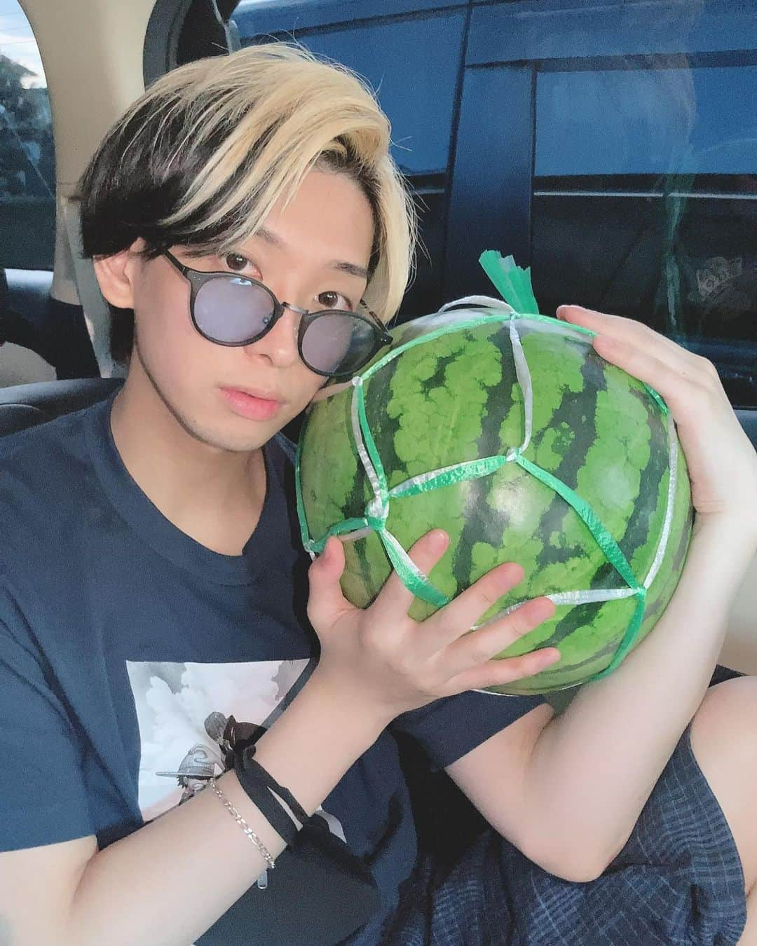 Hikaru（ヒカル）のインスタグラム：「夏らしい写真のリクエスト多かったから撮った  俺のインスタモチベをあげてほしい いいねとコメント頼むわ  褒めよう讃えよう甘やかそう」