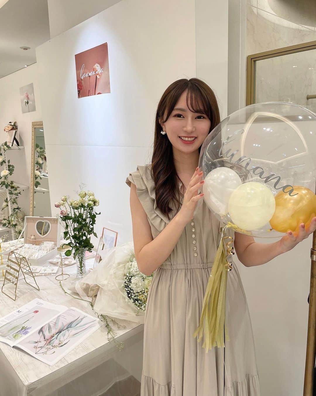 長沢菜々香のインスタグラム：「. lunanaポップアップストア in池袋PARCO  5日間、ありがとうございました✨  沢山の方にお越しいただきとても嬉しかったです！ 素敵な5日間を過ごすことができました。 本当にありがとう🥹💕  Tシャツ・トートバッグのお届け日ですが、刺繍業者の方のご都合により本日より3週間前後でのお届けになります。  楽しみにお待ちください🤍」