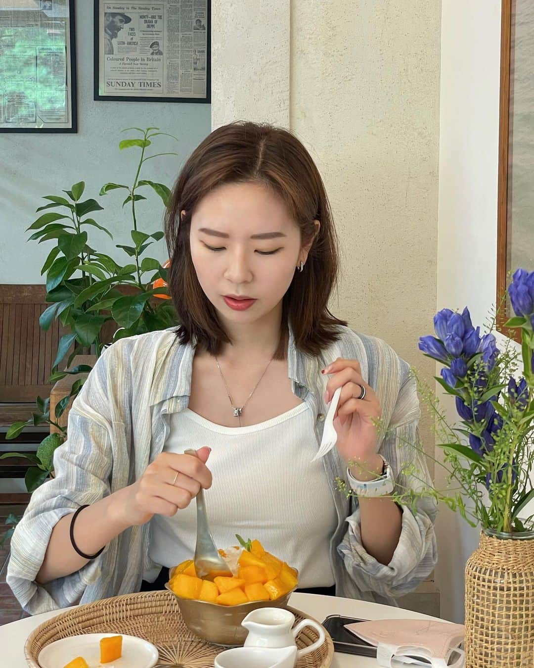 キム・ナヒョンのインスタグラム：「이 날씨에 빙수 없이 어떻게 버텨 🍧」