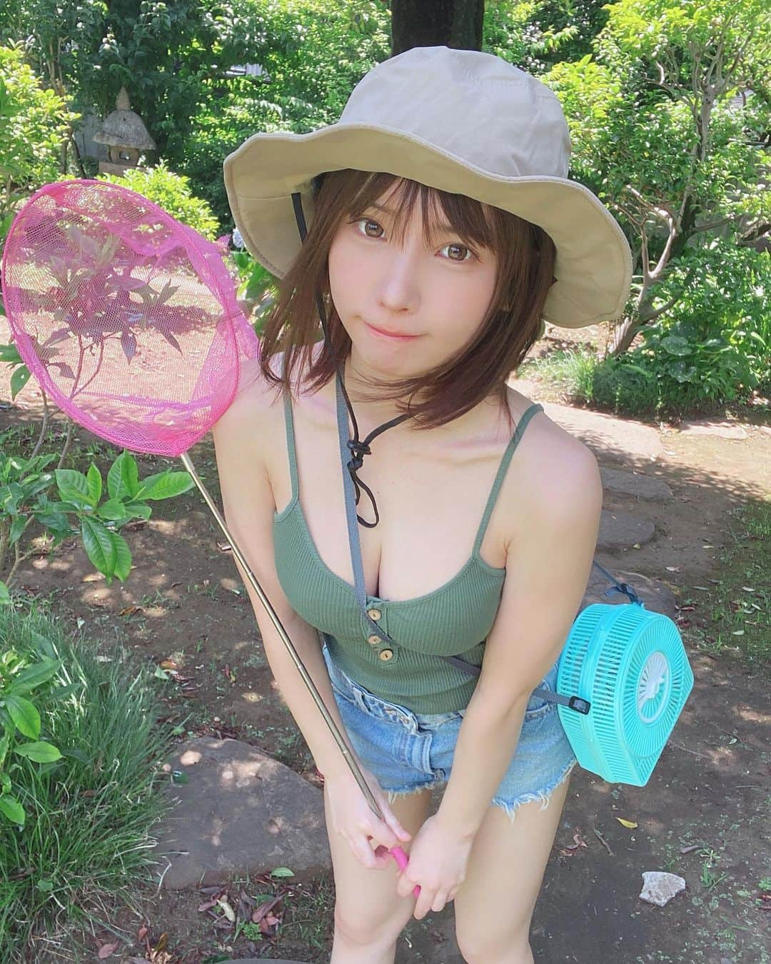 えなこさんのインスタグラム写真 - (えなこInstagram)「虫捕りえなこりん🌱」7月28日 20時15分 - enakorin