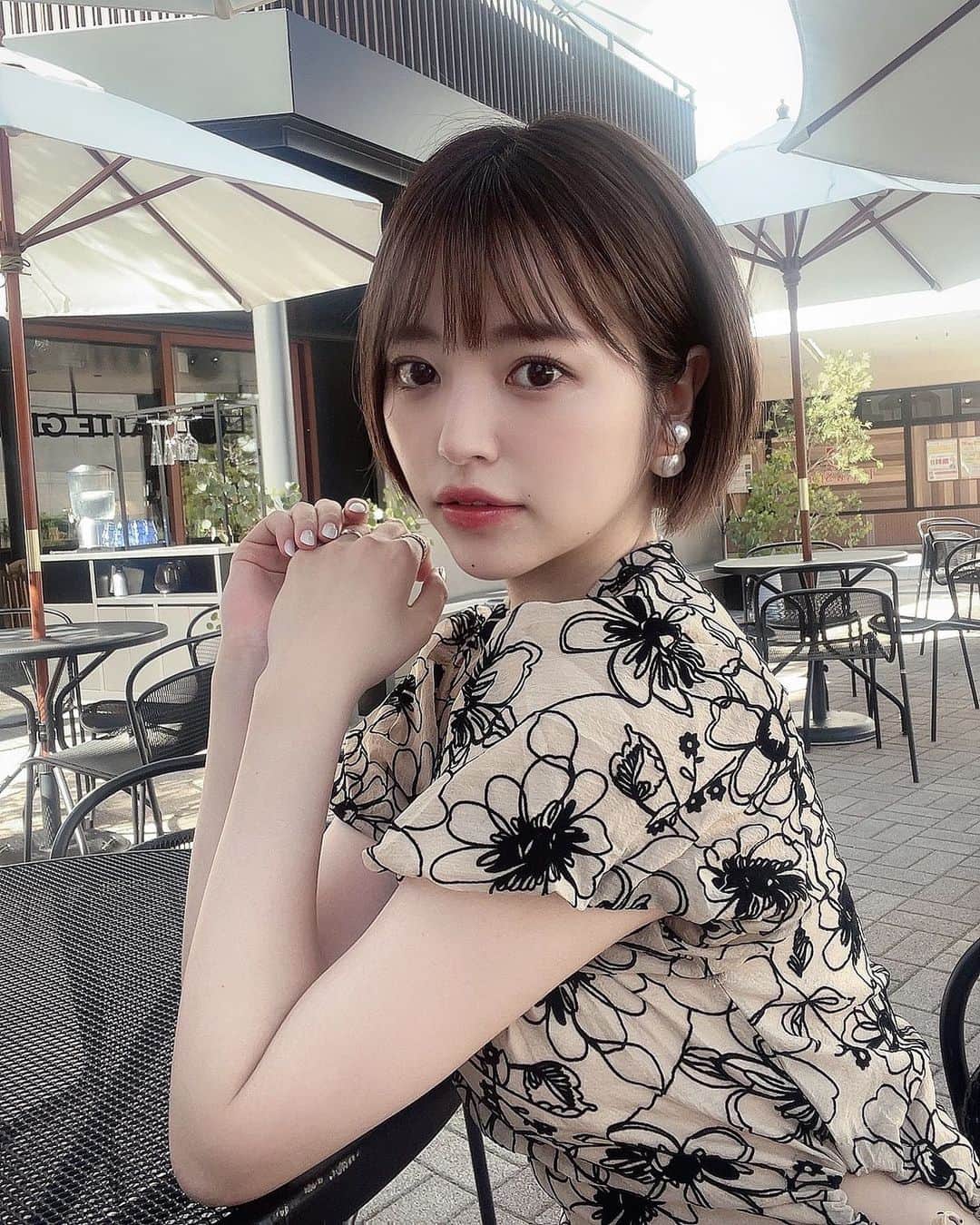 小森ほたるのインスタグラム：「最近ボブ気味だったけど 久しぶりにショートにしました💇🏻‍♀️💕」