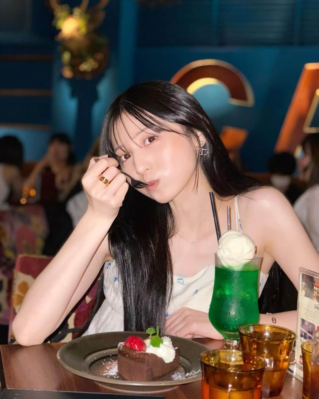 吉井美優のインスタグラム：「. 糖分チャージ 🫠💧」