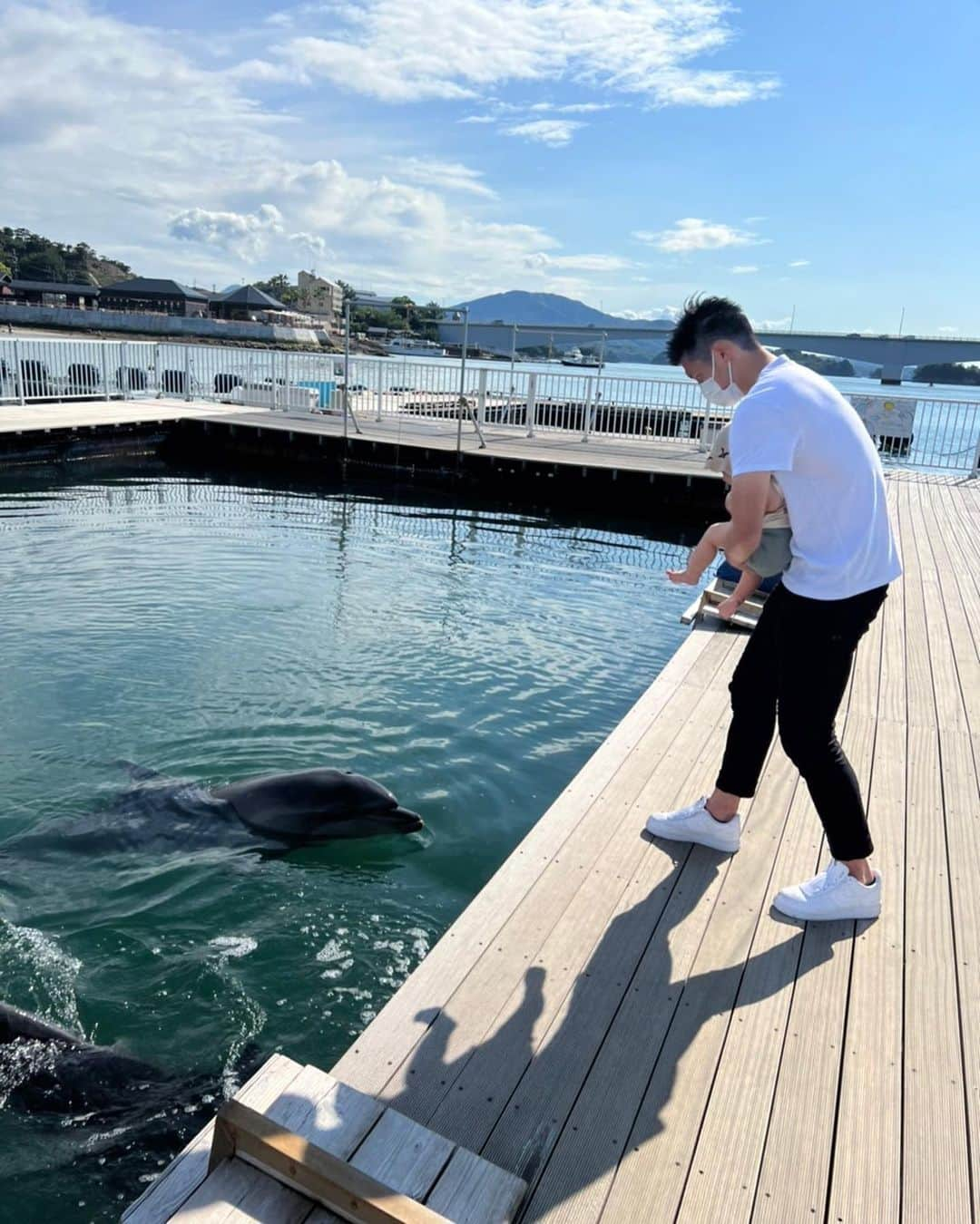 植田直通さんのインスタグラム写真 - (植田直通Instagram)「、 今年のシーズンオフは家族でゆっくり過ごすことができました！息子の楽しそうな姿を見ると元気が出ますね👶🏻  開幕前に怪我をしてしまいましたが焦らずしっかり治るようリハビリ頑張ります！新シーズンも応援よろしくお願いします！  #ナオミチとチビミチ」7月28日 20時39分 - naomichi.ueda