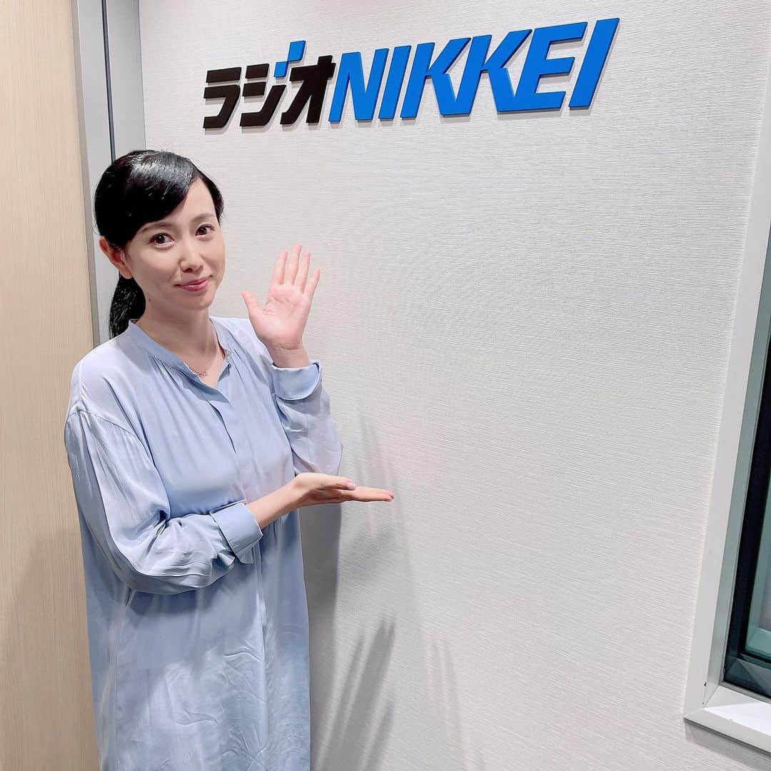 のインスタグラム：「. 【ラジオNIKKEI 】  https://omny.fm/shows/themoney/2022-07-28 ザ・マネー  28日の東京株式市場で日経平均株価は続伸し、 大引けは前日比99円73銭（0.36%）高の 2万7815円48銭となりました💹  ニッポンのSDGs & ESG 週刊東洋経済7/30 より📖  家電量販の再編はあるか？ 東洋経済オンラインより  そして、エンディングでは ジムロジャーズ氏の新刊について📖  #ラジオNIKKEI #ラジオ日経 #ラジオ #radio #radionikkei #株 #株価 #株式投資 #経済番組 #FX #FXトレード #FXトレーダー #デイトレ #デイトレーダー #デイトレ #マーケット #江連裕子 #セントフォース #centforce #アナウンサー #キャスター #経済キャスター #ジムロジャーズ  #東洋経済  #東洋経済オンライン」