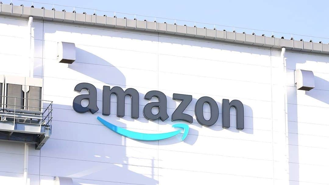 のインスタグラム：「Amazon📦❤️‍🔥❤️‍🔥  ⁑  ⁑  こないだニュースでもしてたんやけどAmazonの配送拠点、デリバリーステーションが18カ所増設されるらしい！！  つまりは全国の多くの地域で翌日配送が可能になるということ！！  これはめちゃくちゃ有難いですよね🥹🤝  今すぐ必要！なものは特にAmazonに頼りがち🫡 ニュースでも流れてたこの動画凄く素敵やから最後まで見てみてね🫶 ⁑  ⁑  #アマゾンはいつも側に  #KonnichiwaAmazon  #PR」