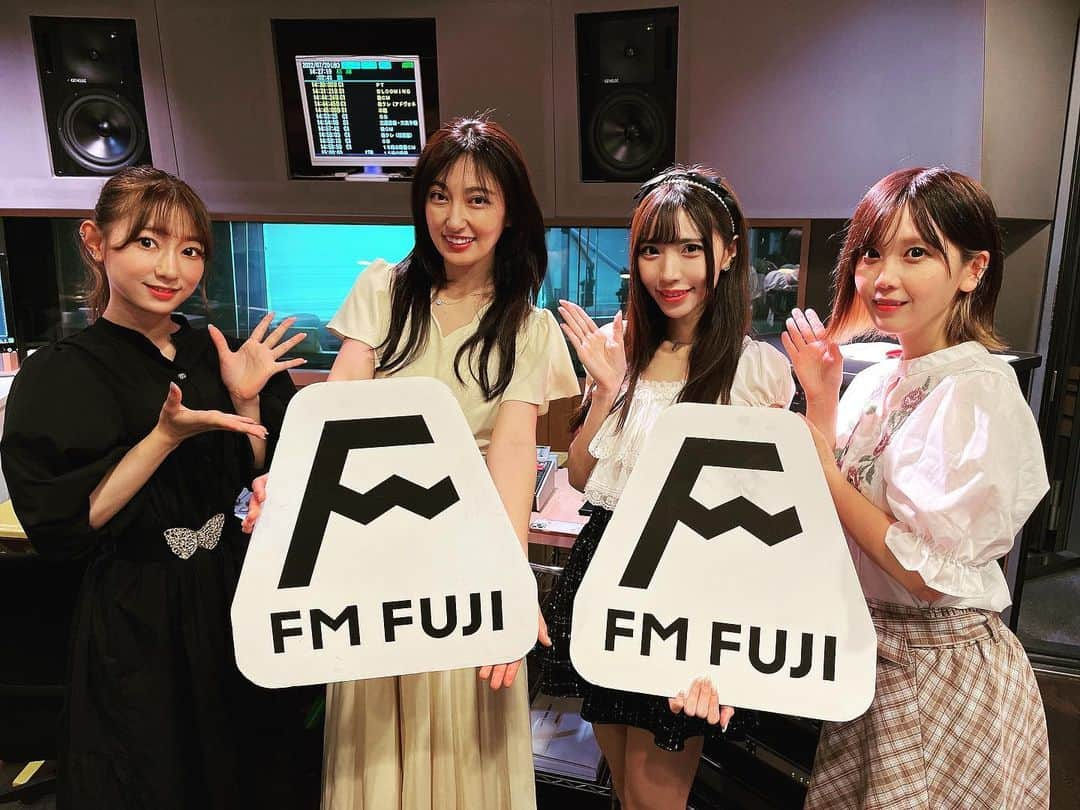 熊田曜子さんのインスタグラム写真 - (熊田曜子Instagram)「今夜11:30からラジオ📻 FM FUJI「さくらシンデレラのかわいいとこ、もっとちょうだい！」 ゲスト出演させてもらうよ⭐️ 聴いてね💫  #radio #ゲスト　#ゲスト出演　#さくらシンデレラ　#アイドルグループ」7月28日 21時24分 - kumadayoko