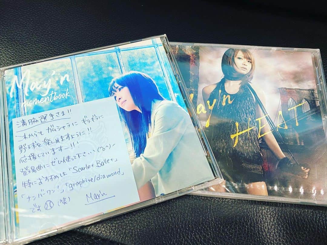 のインスタグラム：「この前始球式をされた時にCD頂いちゃいました！😆 ありがとうございまぁす✌️ #中日ドラゴンズ #May'n」
