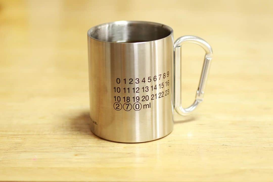 セカンドラボさんのインスタグラム写真 - (セカンドラボInstagram)「【CARABINER NUMBER MUG】 アウトドアシーンで活躍すること間違いなし！ カラビナ付きのステンレスマグカップ。 カレンダー風のナンバリングに内容量の270mlをプリント。 ギフトにもオススメです。 http://secondlab.us #sneakers #kicks #secondlab  #rug #interior #smile #faniture #home #decor #living #products #lifestyle  #japanmade #cushion #madeinjapan #ラグ #アウトドア ＃outdoor」7月29日 9時19分 - secondlab_official