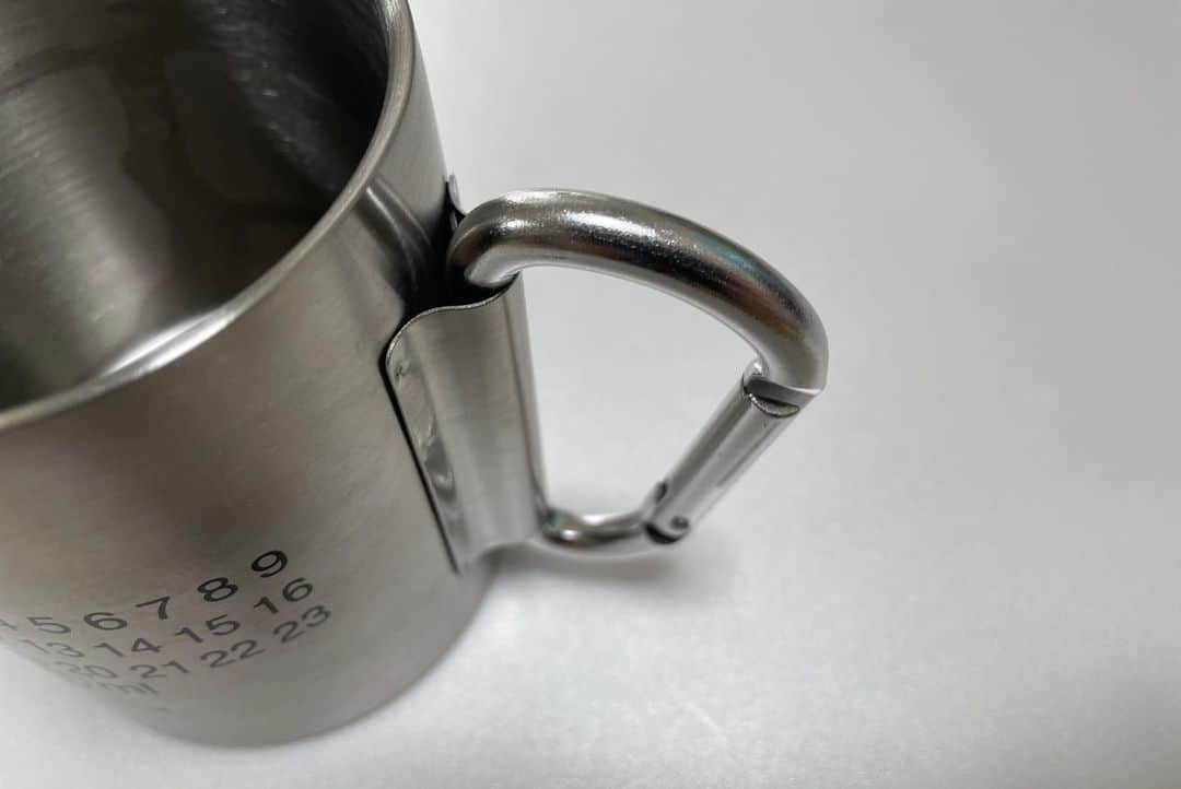 セカンドラボさんのインスタグラム写真 - (セカンドラボInstagram)「【CARABINER NUMBER MUG】 アウトドアシーンで活躍すること間違いなし！ カラビナ付きのステンレスマグカップ。 カレンダー風のナンバリングに内容量の270mlをプリント。 ギフトにもオススメです。 http://secondlab.us #sneakers #kicks #secondlab  #rug #interior #smile #faniture #home #decor #living #products #lifestyle  #japanmade #cushion #madeinjapan #ラグ #アウトドア ＃outdoor」7月29日 9時19分 - secondlab_official